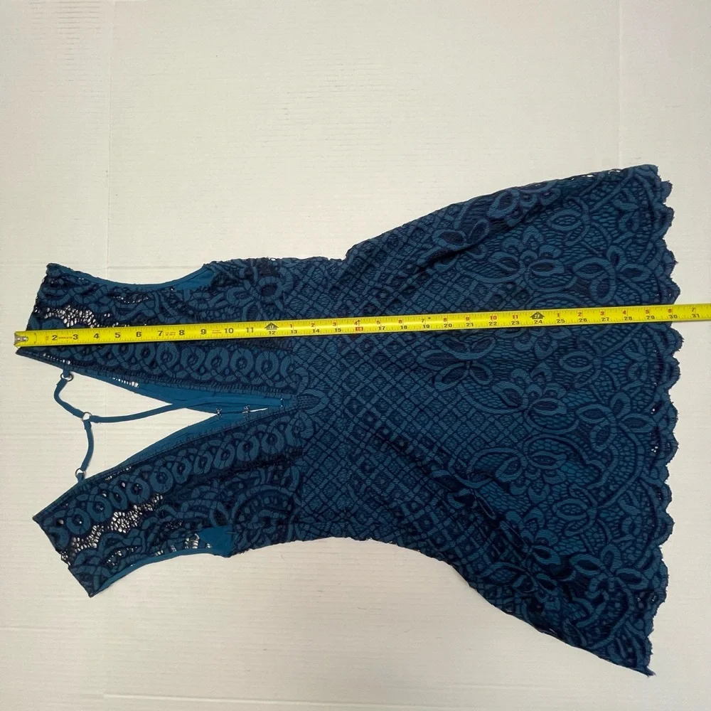 Free People One Million Lovers Lace Mini Dress V-Neckline Blue Sz 2 - Picture 14 of 16